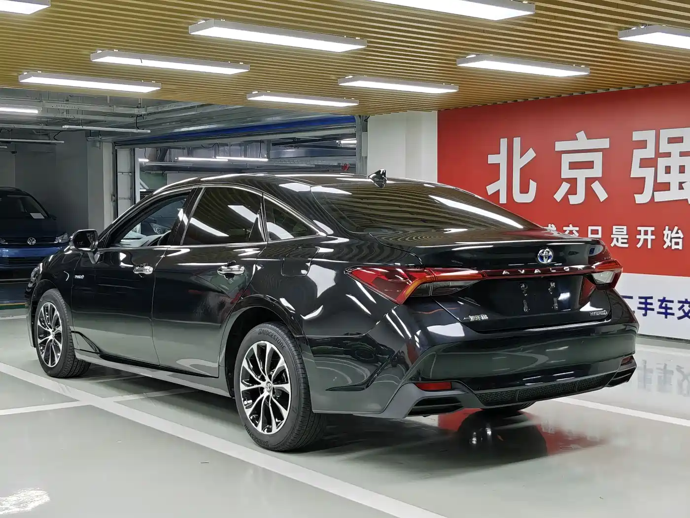 Toyota Avalon 2023 Hybrid 2.5L Luxury Edition фото 6