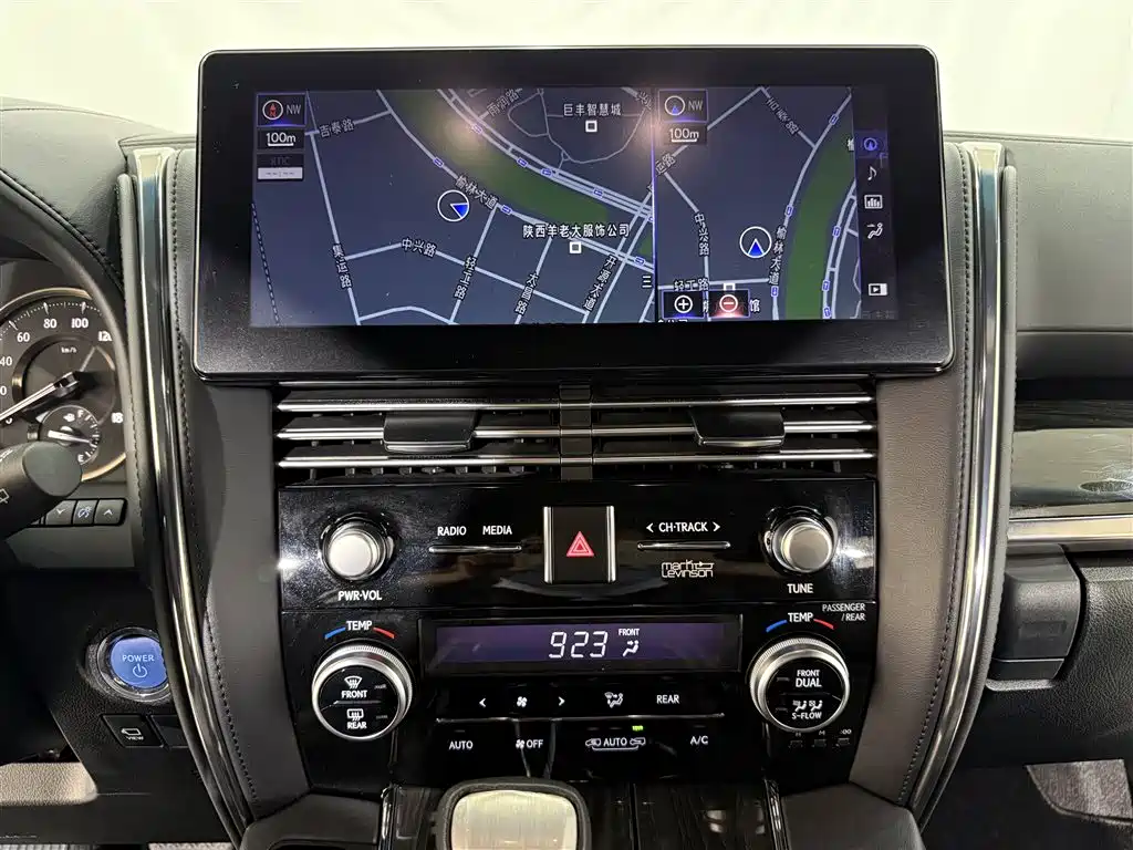 Lexus LM 2020 300h Seven-Seater Elegance Edition фото 13