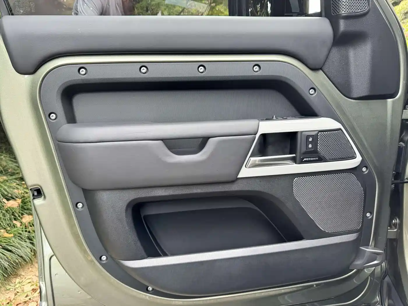 Land Rover Defender 2023 Facelift 90 2.0T P300 X-DYNAMIC HSE фото 16