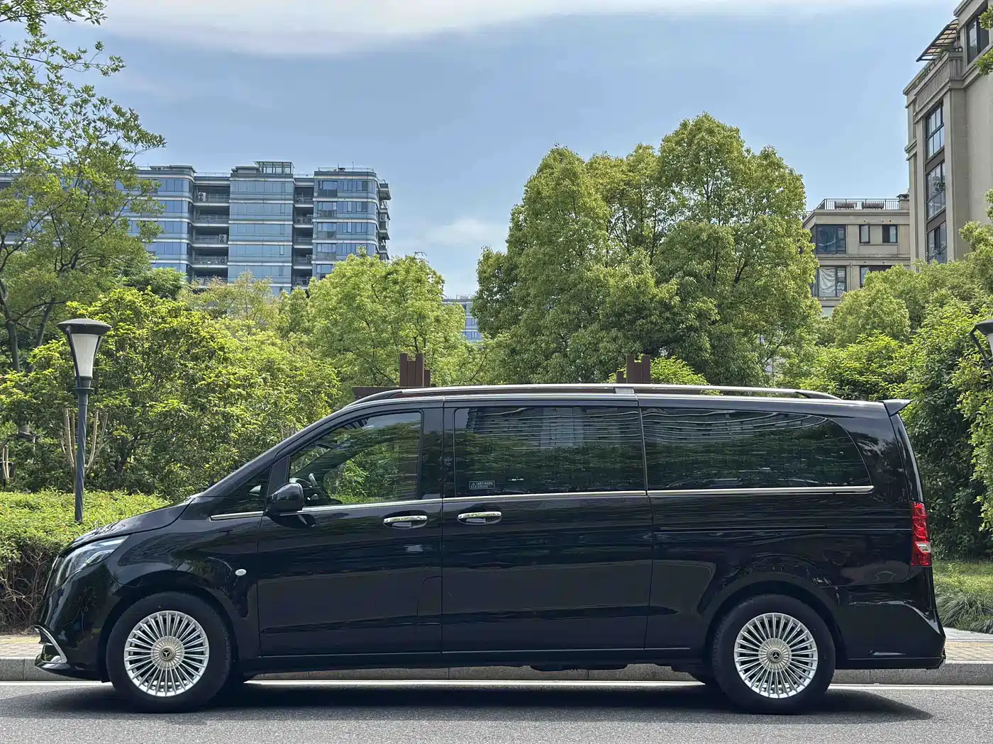 Mercedes-Benz Vito 2023 2.0T Business 7-Seater фото 7