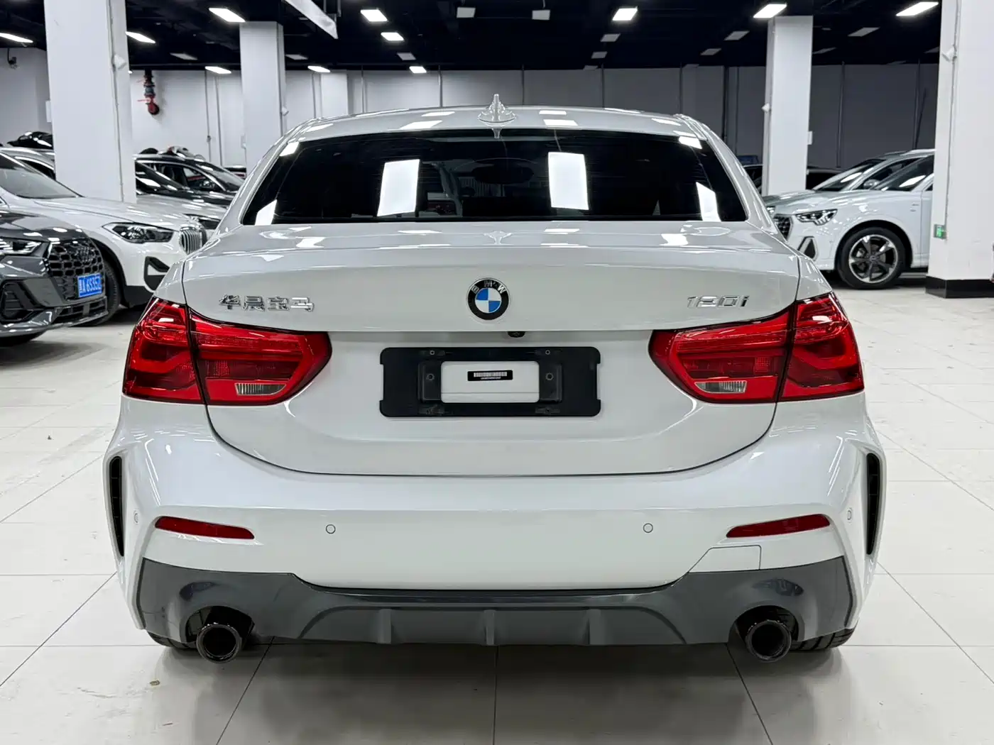 BMW 1 Series 2022 120i M Sport Shadow Edition фото 6