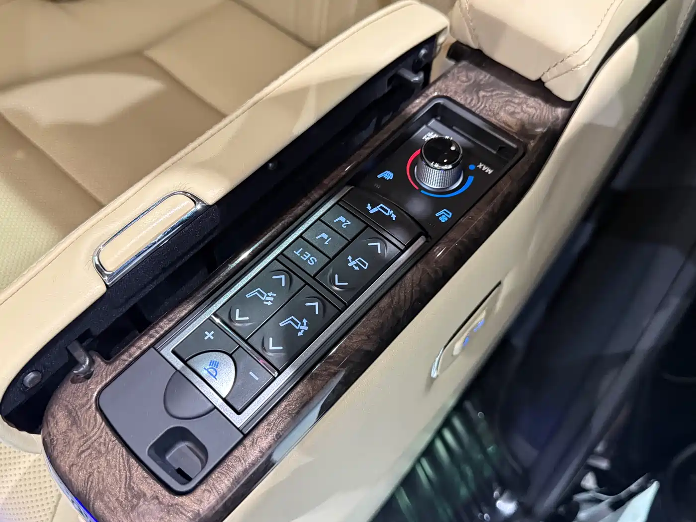 Toyota Vellfire 2021 Crown Hybrid 2.5L HV Premium Edition фото 8