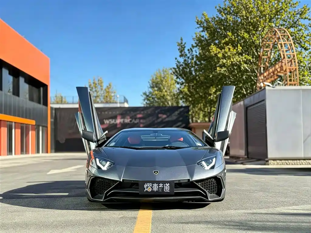 Lamborghini Aventador 2011 LP 700-4 фото 2