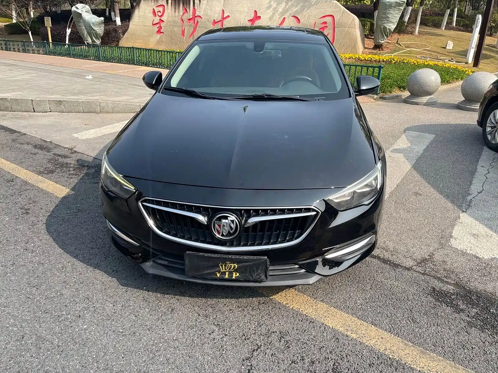 Photo 2 - Buick Regal