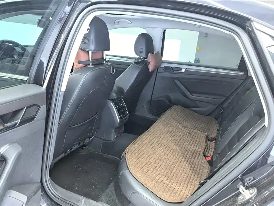 Volkswagen Passat 2016 330TSI DSG Honor Edition фото 11