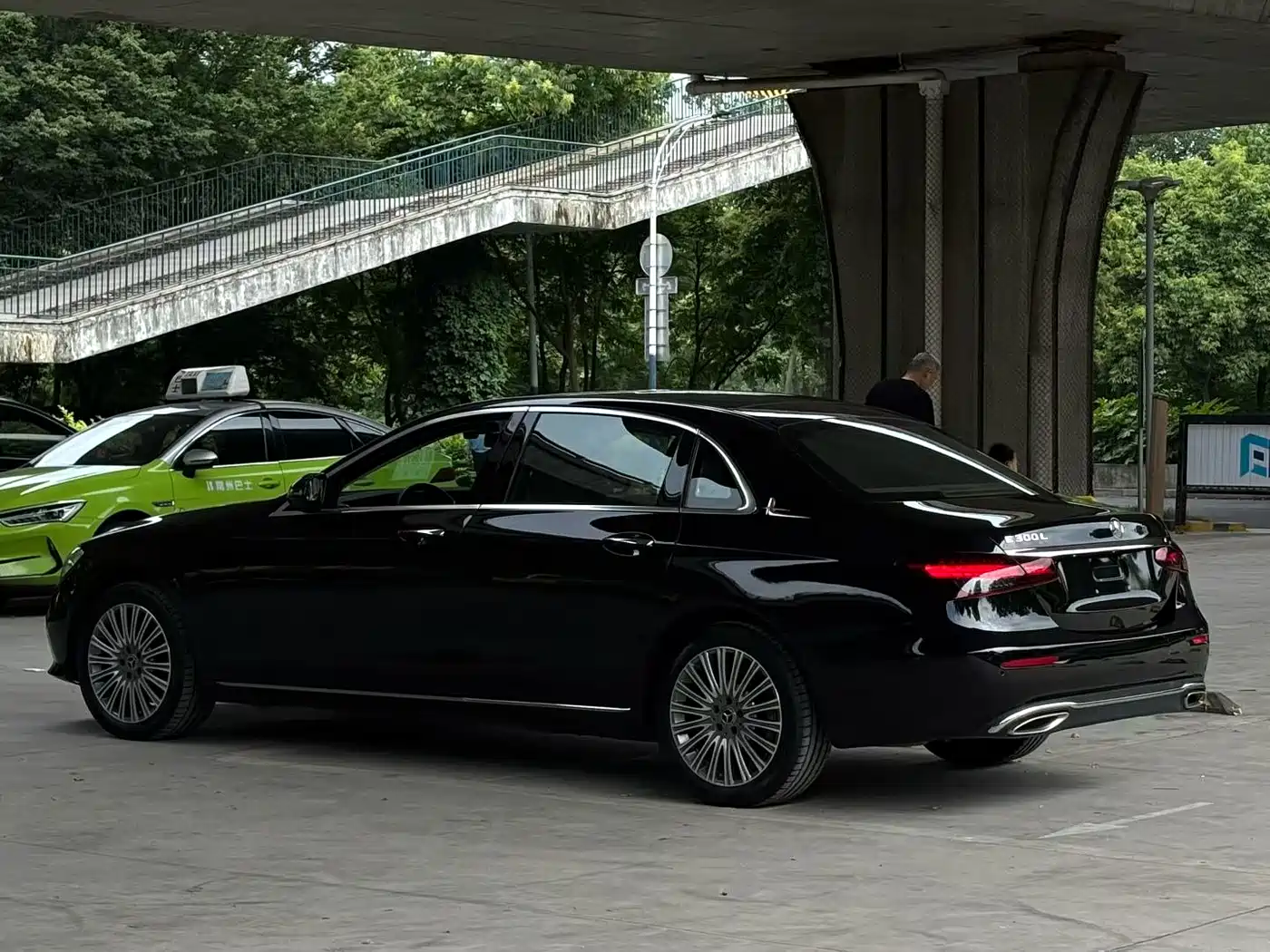 Mercedes-Benz E-Class 2021 E 300 L Luxury фото 7
