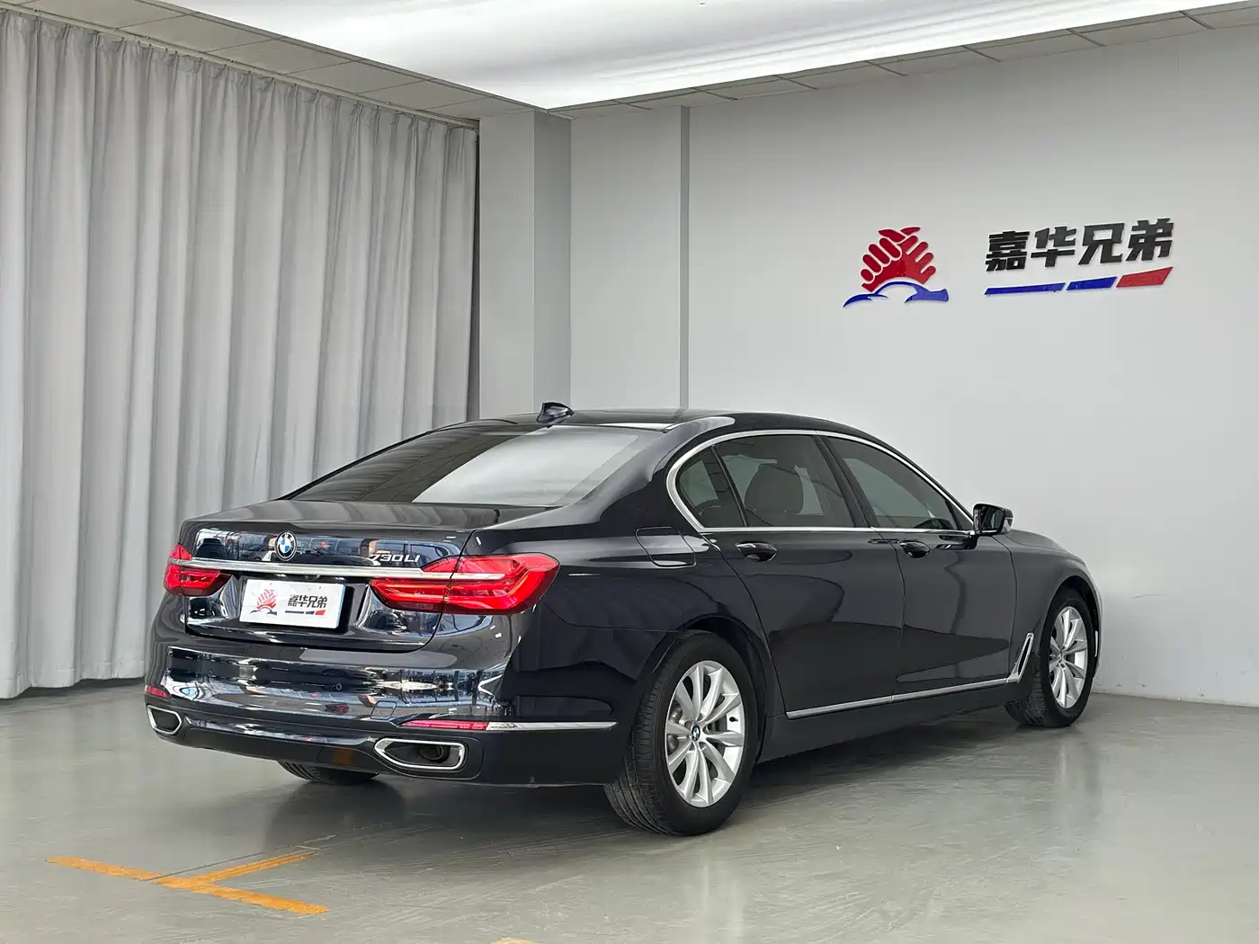 BMW 7 Series 2016 730Li Leading фото 8