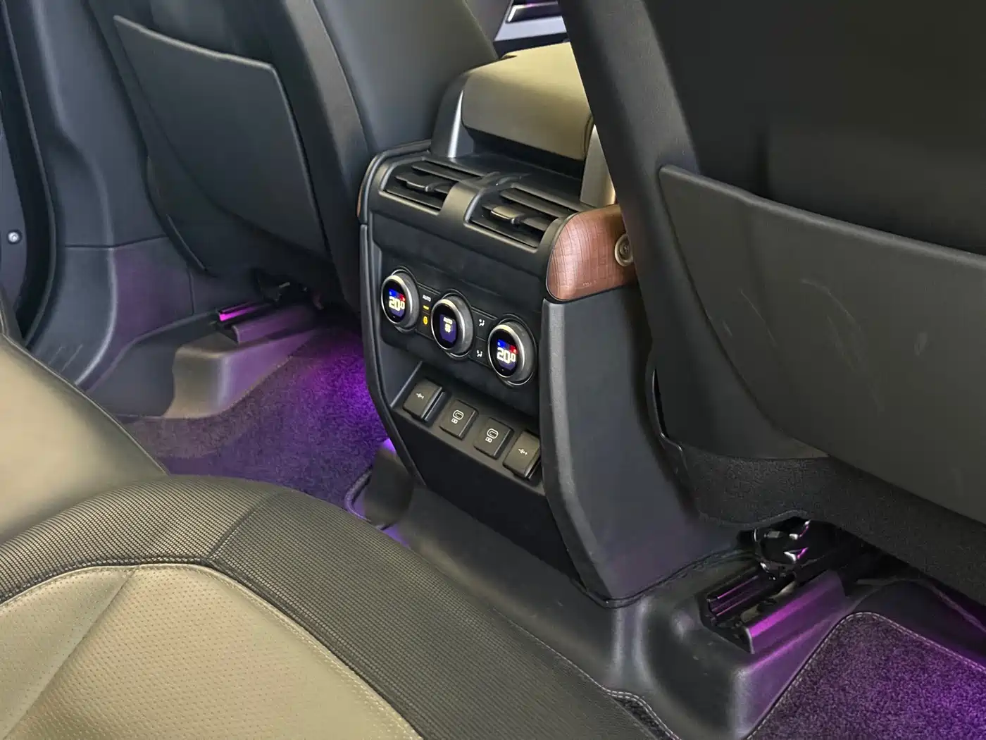 Land Rover Defender 2022 110 P400 X-DYNAMIC HSE фото 18