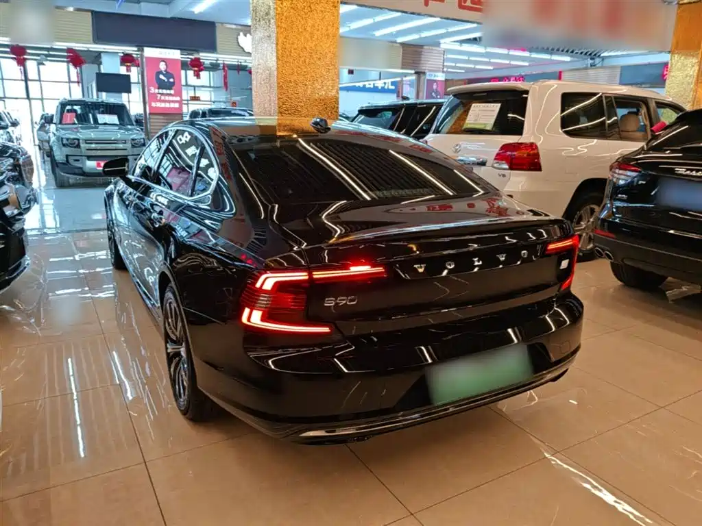 VOLVO S90 PLUG-IN HYBRID