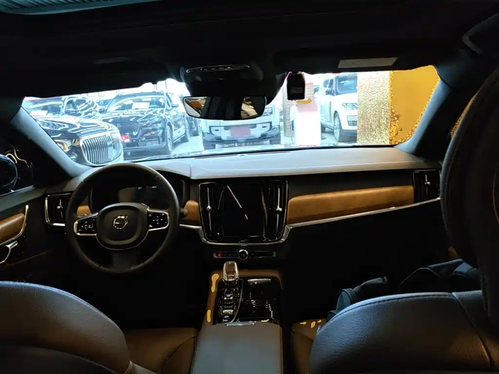 VOLVO S90 PLUG-IN HYBRID