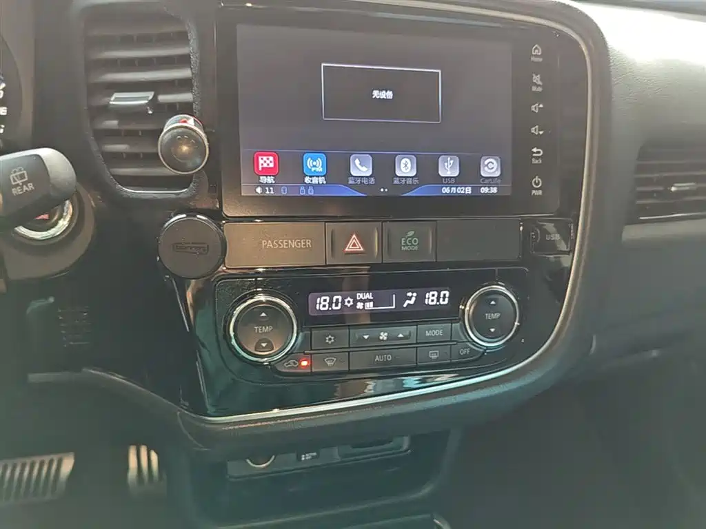 MITSUBISHI OUTLANDER