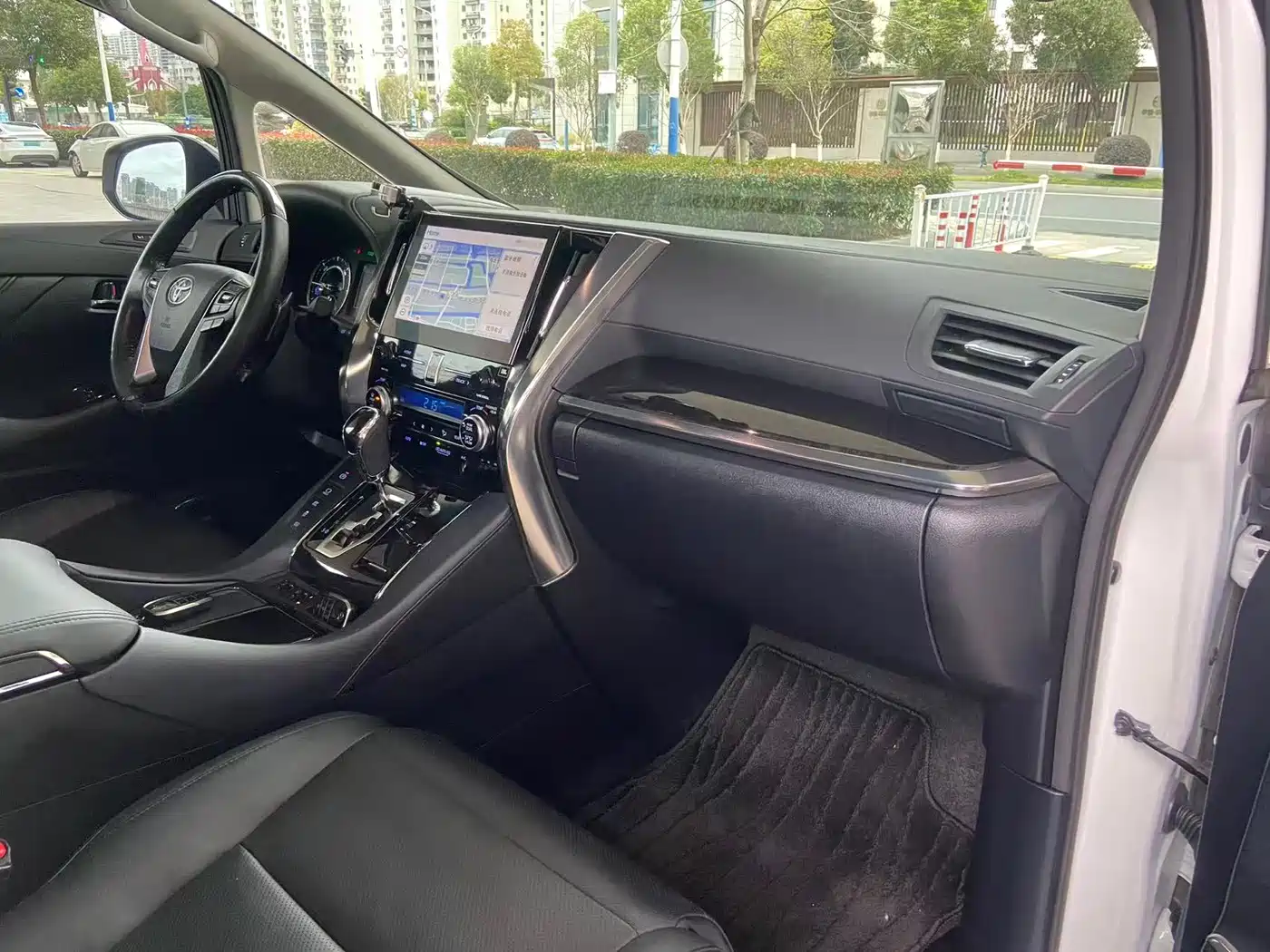 Toyota Vellfire 2021 Crown Hybrid 2.5L HV Luxury Edition фото 11