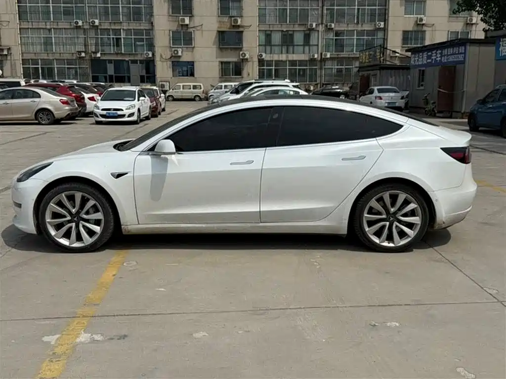 TESLA MODEL 3 (IMPORTED)