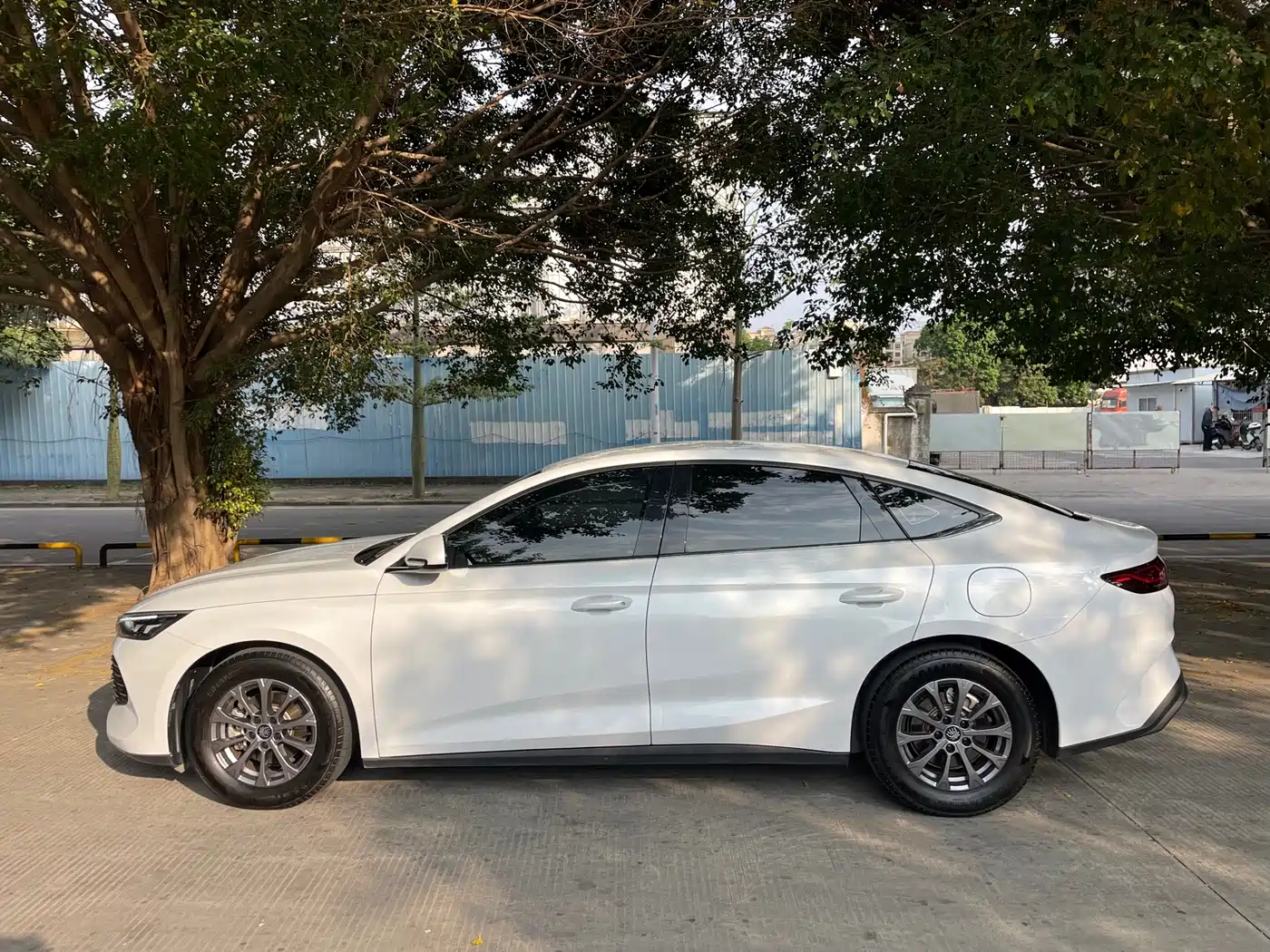 BYD Qin L 2024 DM-i 80KM Leading Edition фото 3