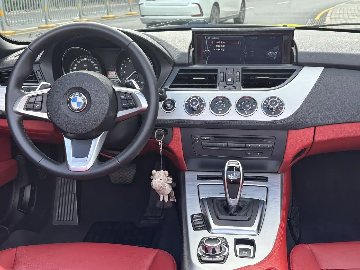 BMW Z4 2013 sDrive20i Leading фото 11