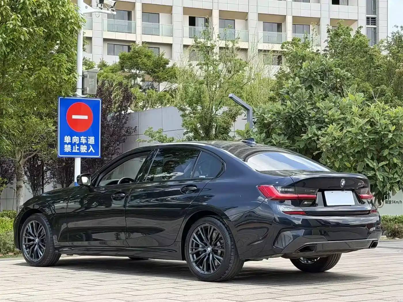 BMW 3 Series 2021 Second Facelift 330Li xDrive M Sport Shadowline Package фото 10