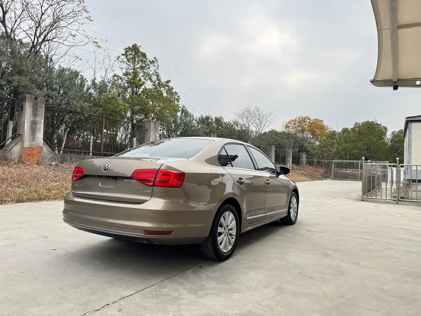Volkswagen Sagitar 2015 1.6L Automatic Comfort фото 4