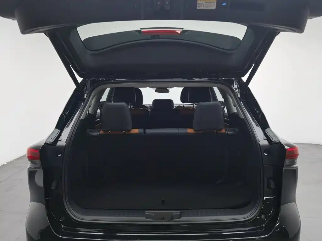 Фото 16 - Toyota Highlander