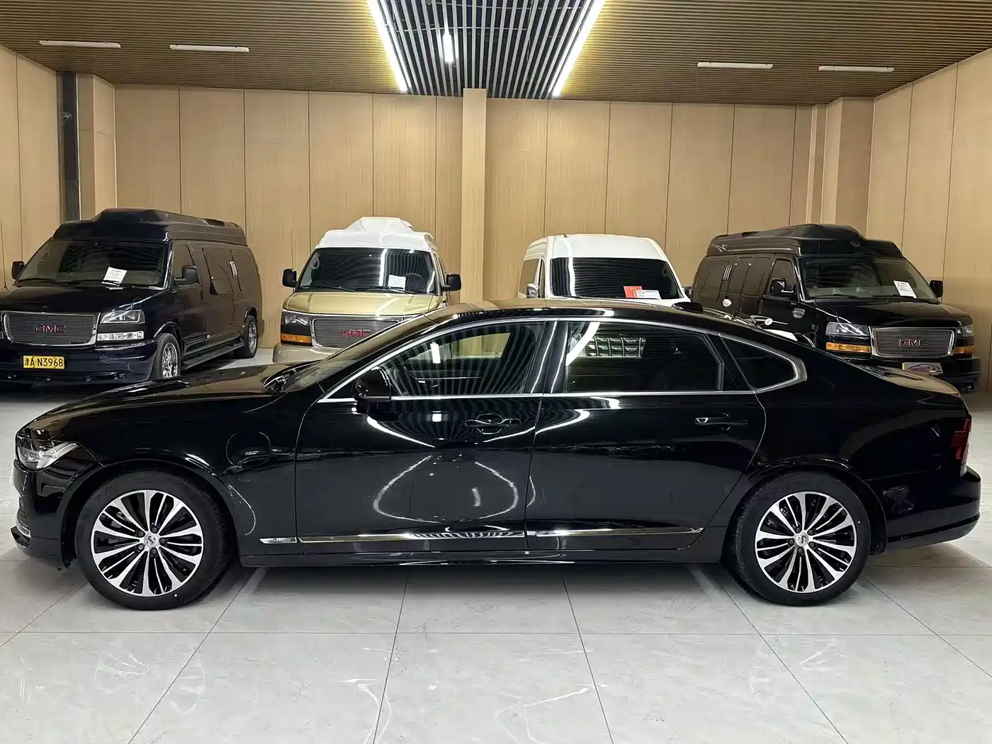 Volvo S90 Plug-in Hybrid 2024 2024 PHEV AWD Long Range Momentum Luxury Edition