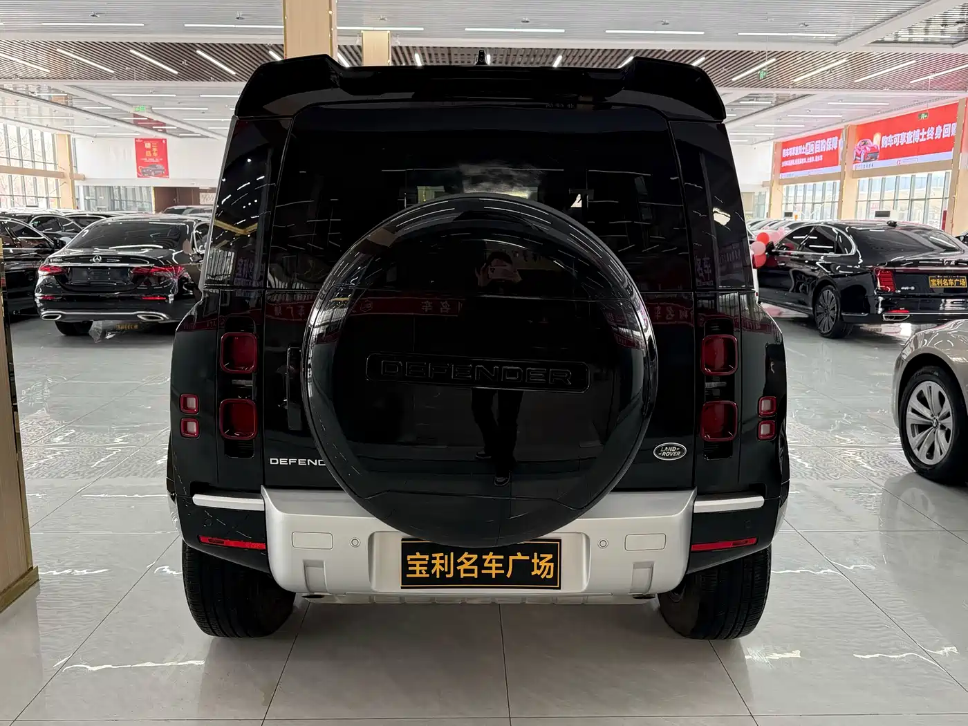 Land Rover Defender 2024 110 3.0T P400 XS фото 4