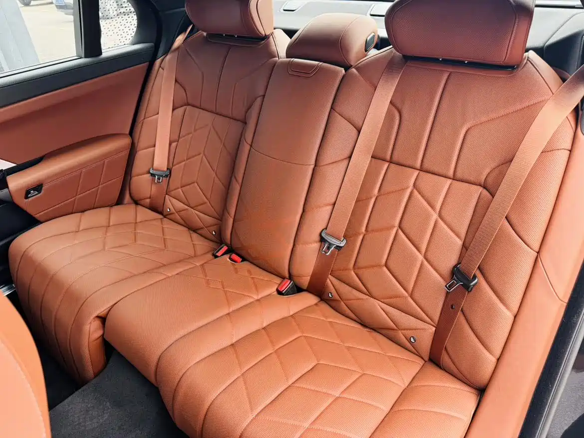 BMW 7 Series 2023 740Li Exclusive M Sport Package фото 13