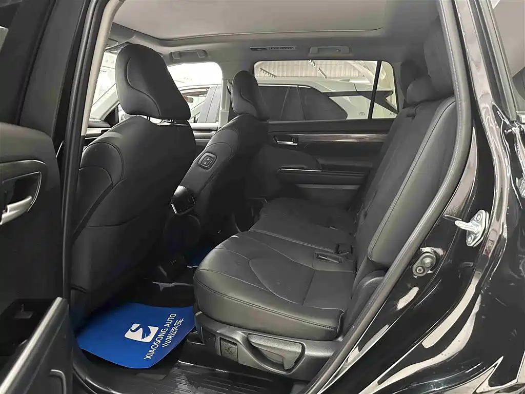 TOYOTA HIGHLANDER