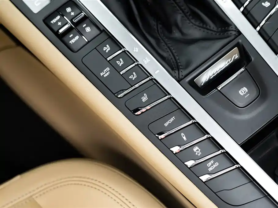 Porsche Macan 2018 Macan 2.0T фото 16