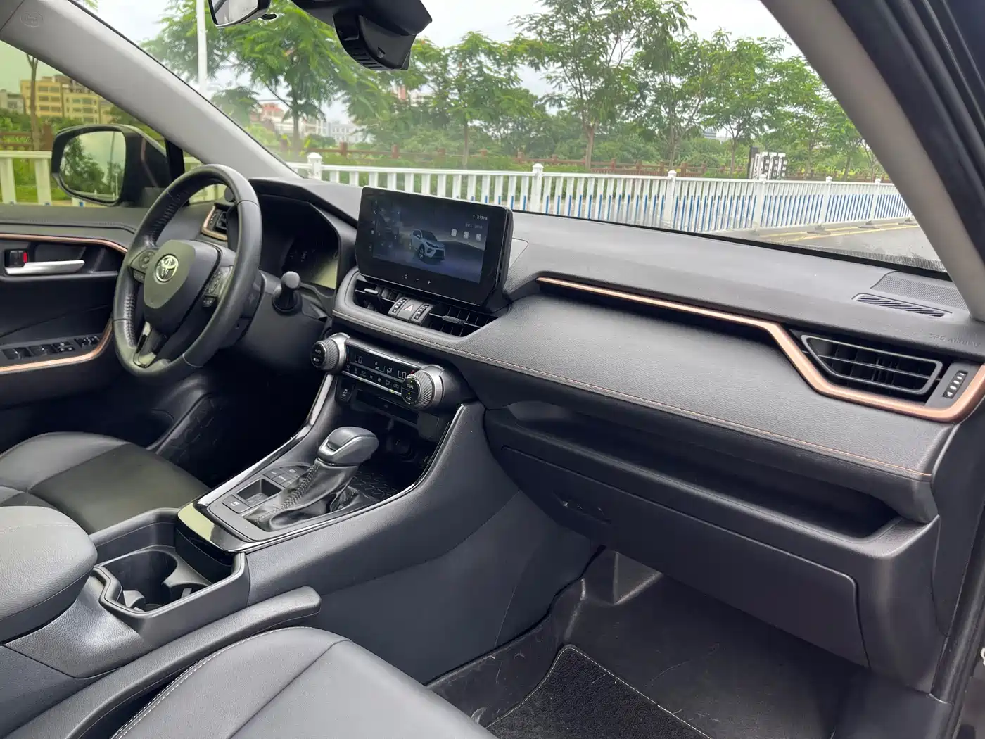 Toyota Wildlander 2024 Hybrid 2.5L E-CVT FWD Luxury PLUS Edition фото 7