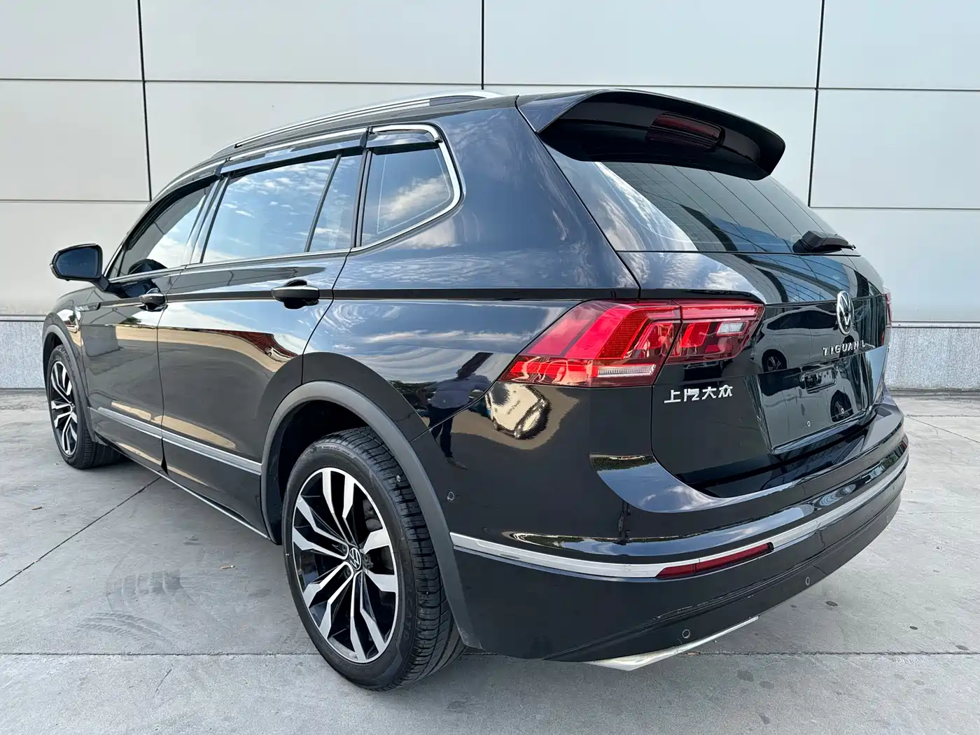 Volkswagen Tiguan L 2021 330TSI Automatic 2WD R-Line Premium фото 20