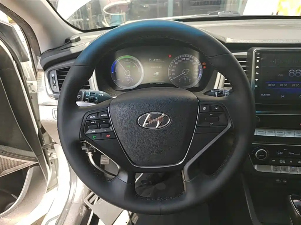 Hyundai Sonata Plug-in Hybrid 2018 2.0 PHE Smart Edition (China VI) фото 11