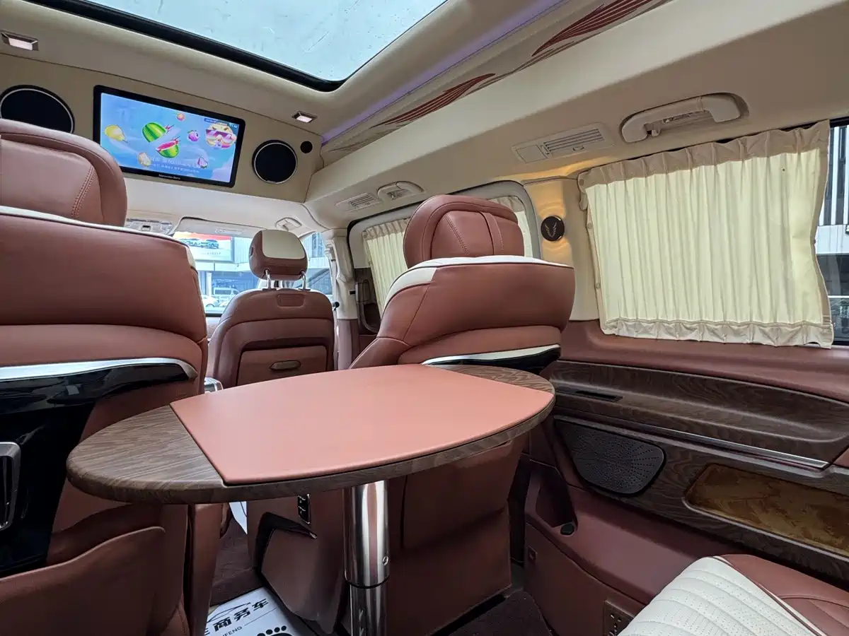 Mercedes-Benz V-Class 2022 V 260 L Long Wheelbase Luxury Edition фото 11