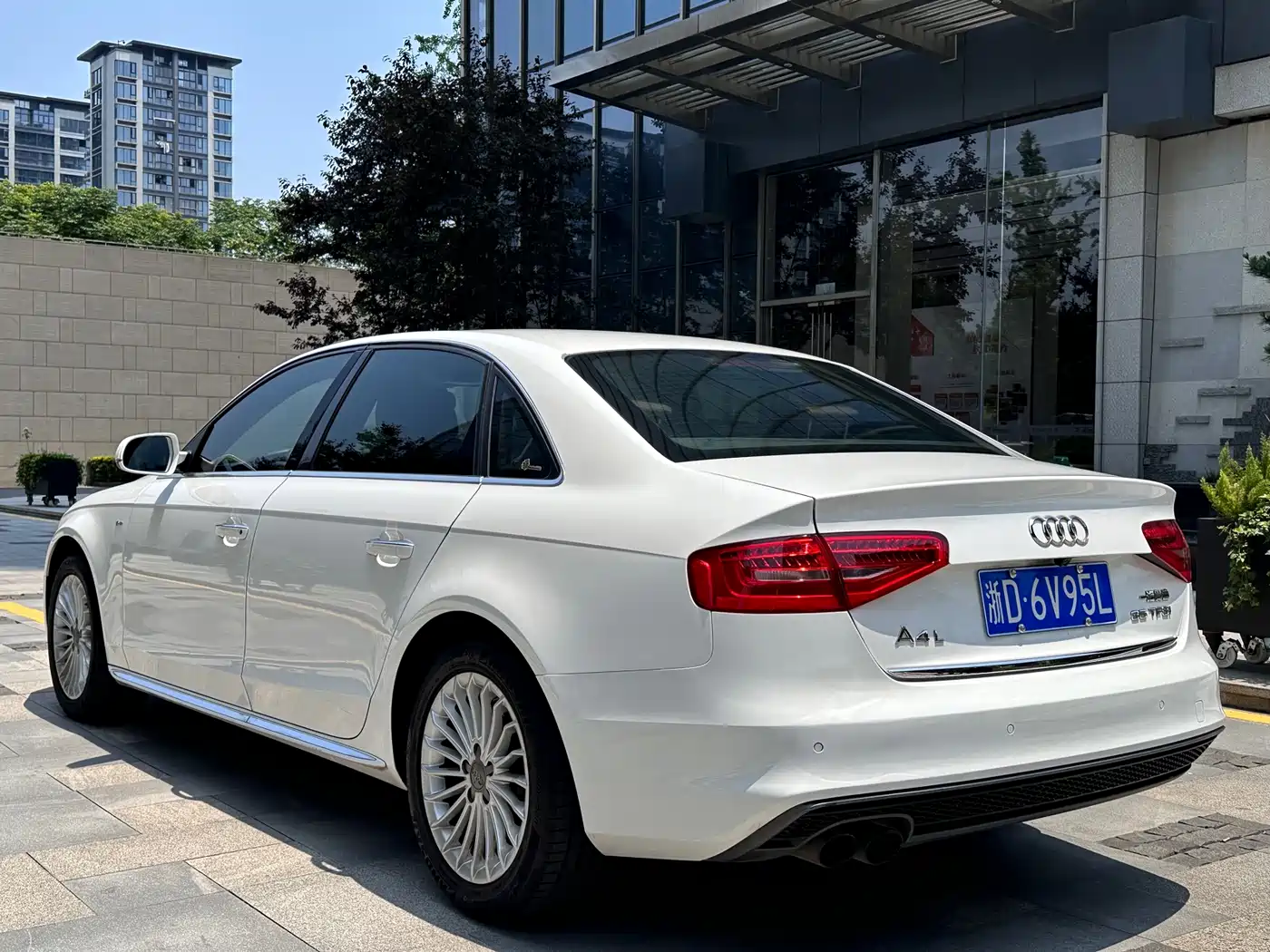 Audi A4L 2016 35 TFSI Collector's Edition S line Comfort фото 6