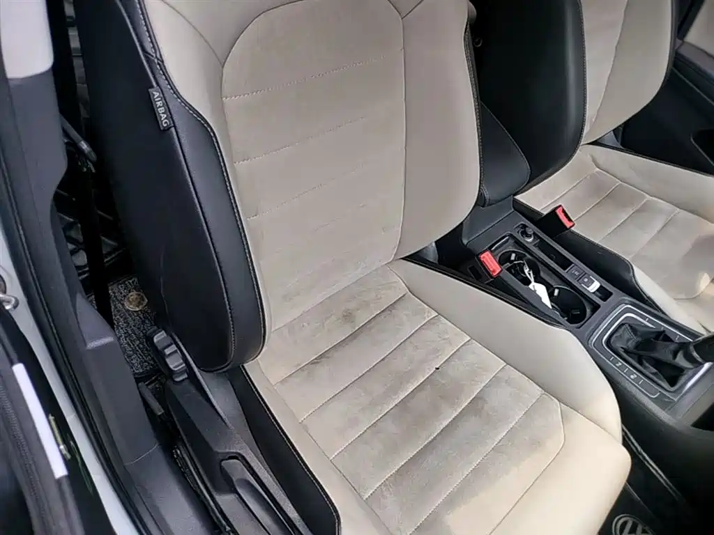 Volkswagen Golf 2017 230TSI Auto Luxury Millionth Anniversary Edition фото 25