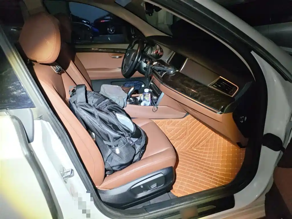 BMW 5 Series GT 2015 535i Leading фото 22