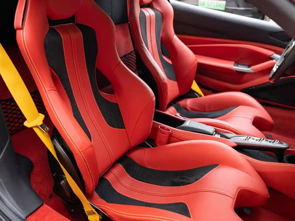 FERRARI F8