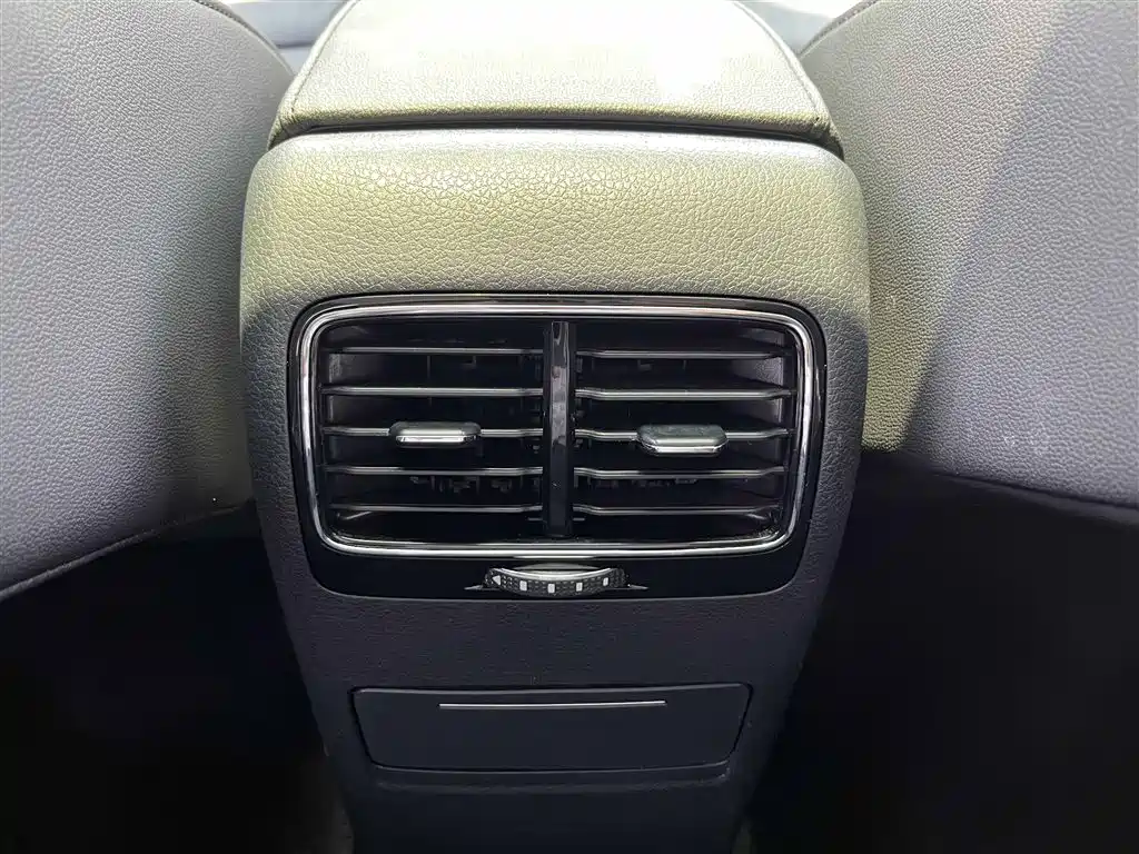 Volkswagen Sagitar 2018 280TSI DSG Spark Edition фото 22