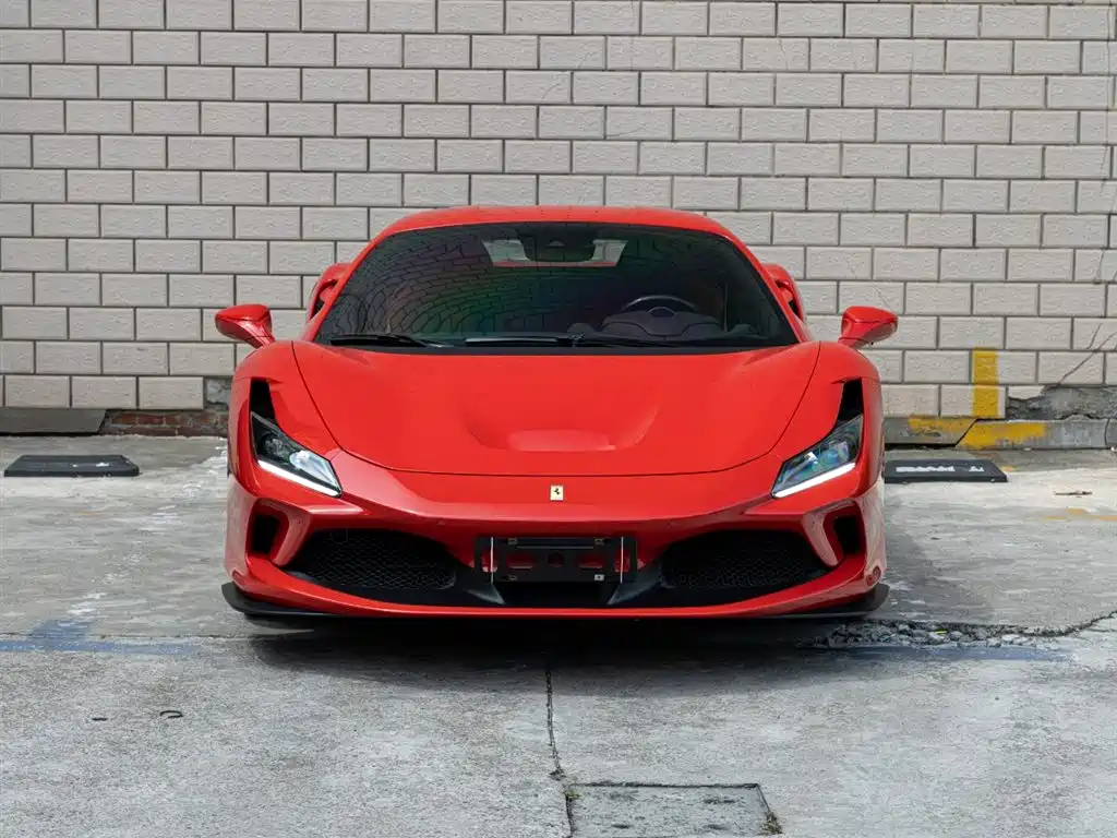FERRARI F8