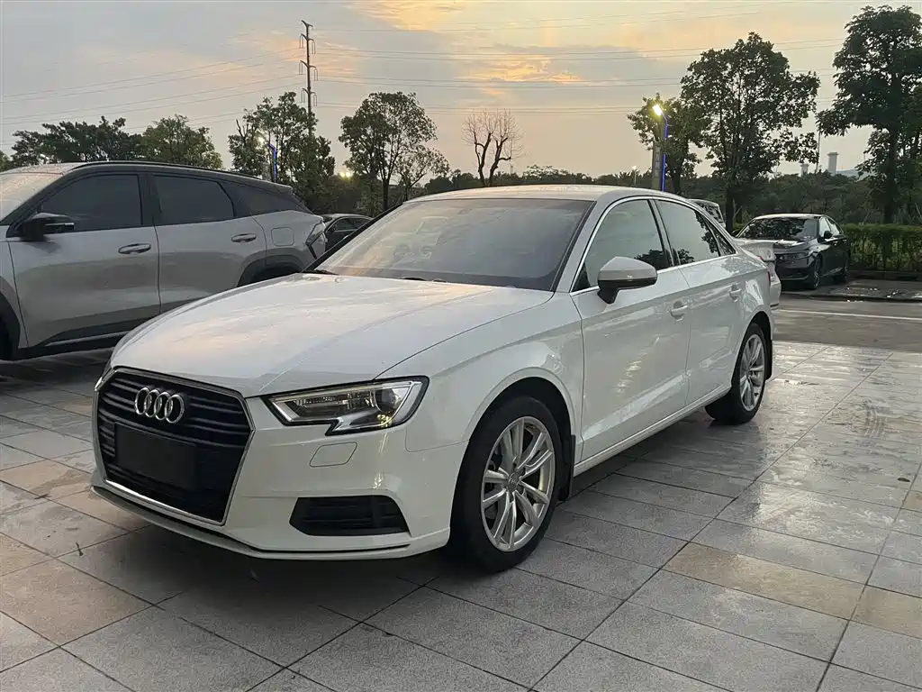 Audi A3 2018 30th Anniversary Limousine 35 TFSI Progressive