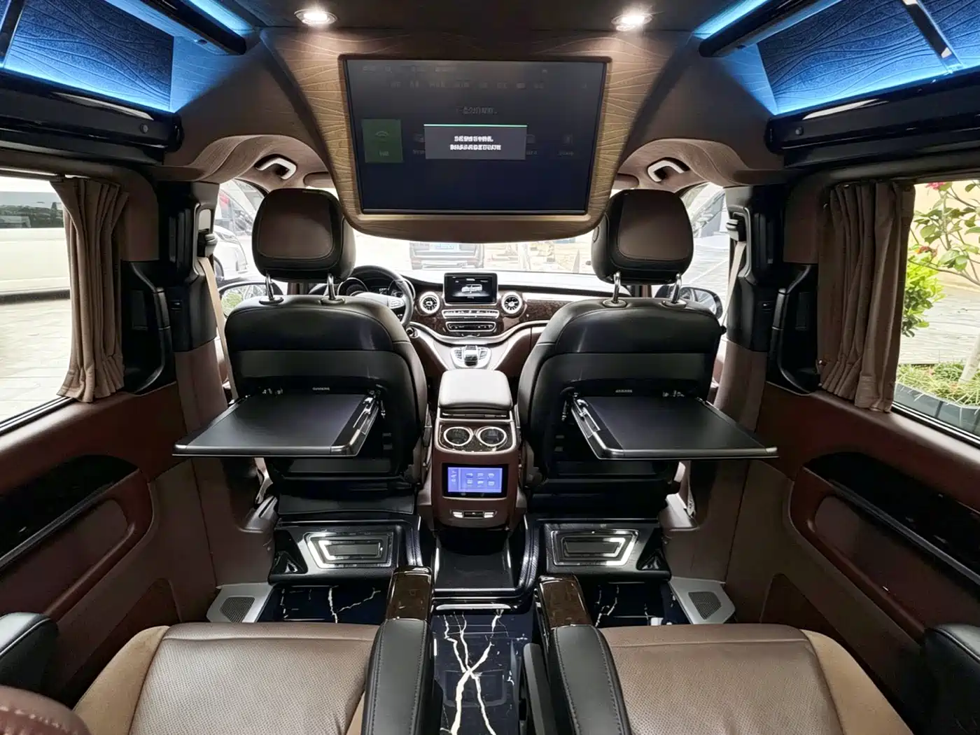 Mercedes-Benz V-Class 2018 V 260 L Premium Long Wheelbase Edition China VI фото 7