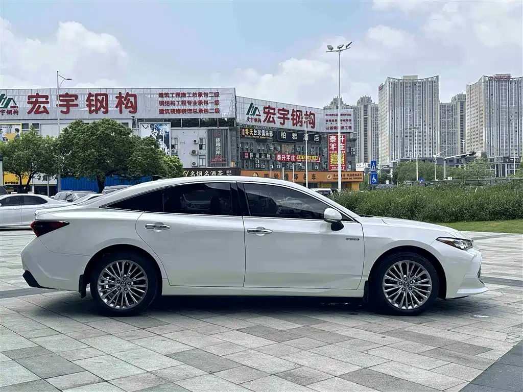 Toyota Avalon 2019 Hybrid 2.5L XLE Premium Edition China VI фото 5