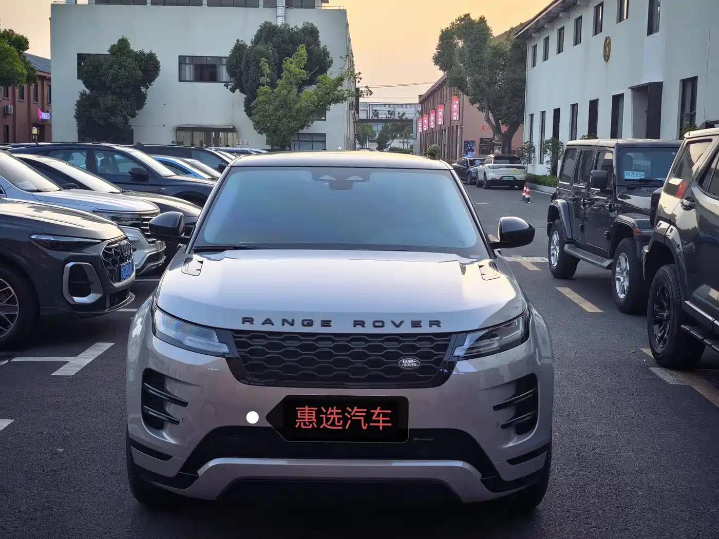 Land Rover Range Rover Evoque 2023 Range Rover Evoque L 249PS Luxury Edition фото 2