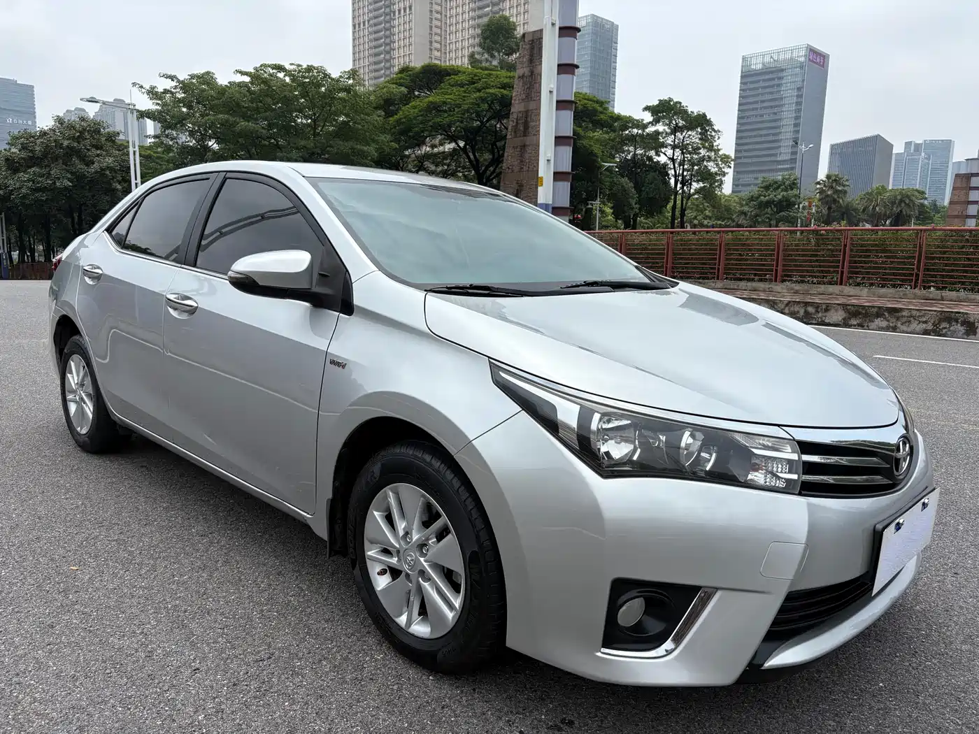 Toyota Corolla 2014 1.6L CVT GL фото 2