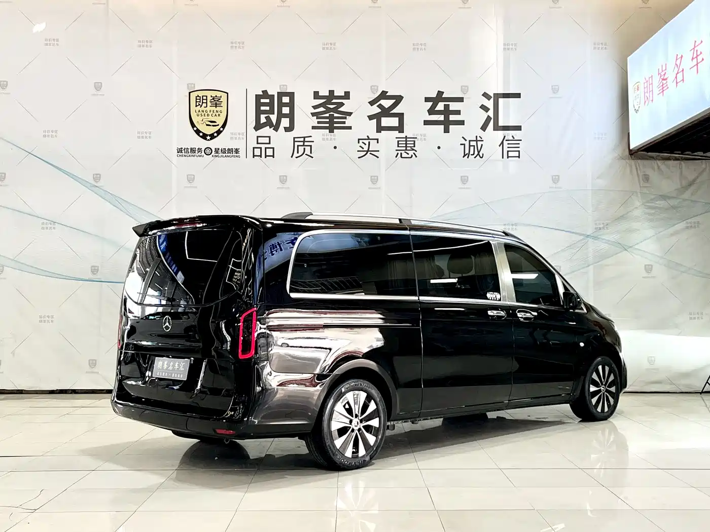 Mercedes-Benz Vito 2023 2.0T Business 7-Seater фото 4