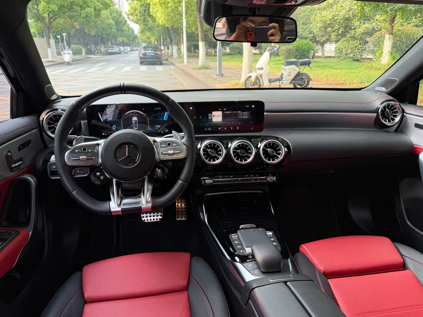 Mercedes-Benz A-Class AMG 2022 AMG A 35 L 4MATIC фото 15