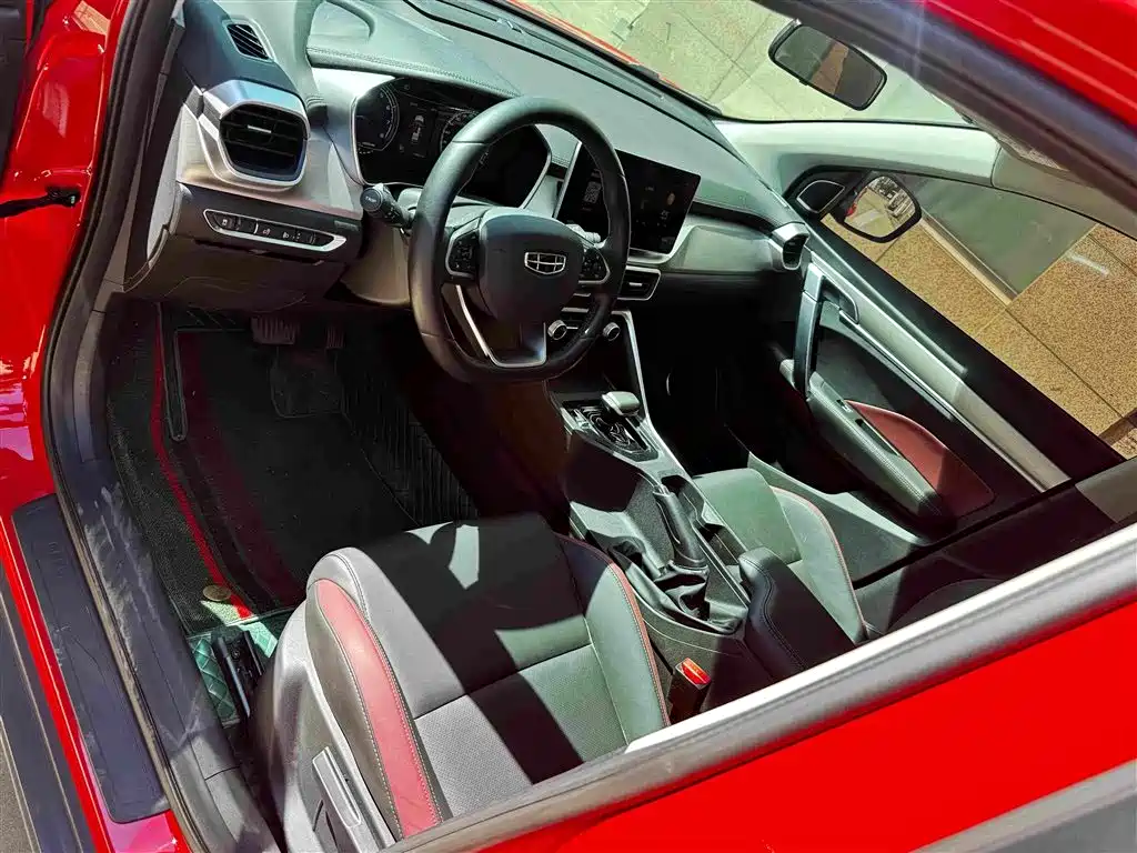 Фото 4 - Geely Coolray