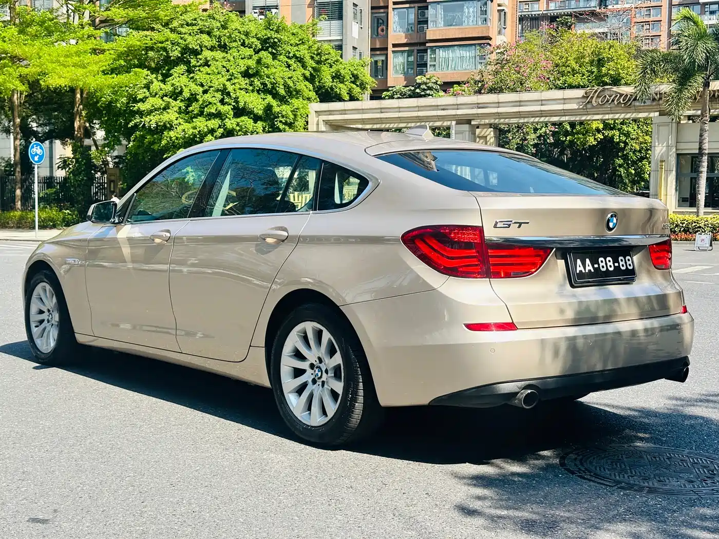 BMW 5 Series GT 2010 535i Leading Model фото 6