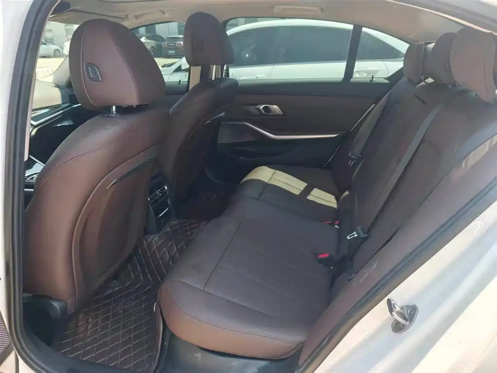 BMW 3 Series 2023 320Li M Sport Package фото 7