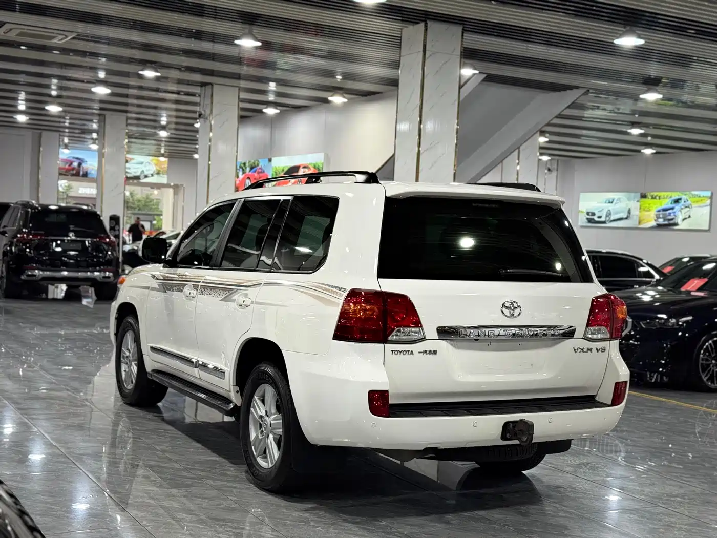 Toyota Land Cruiser 2012 4.6L Automatic VX-R фото 16