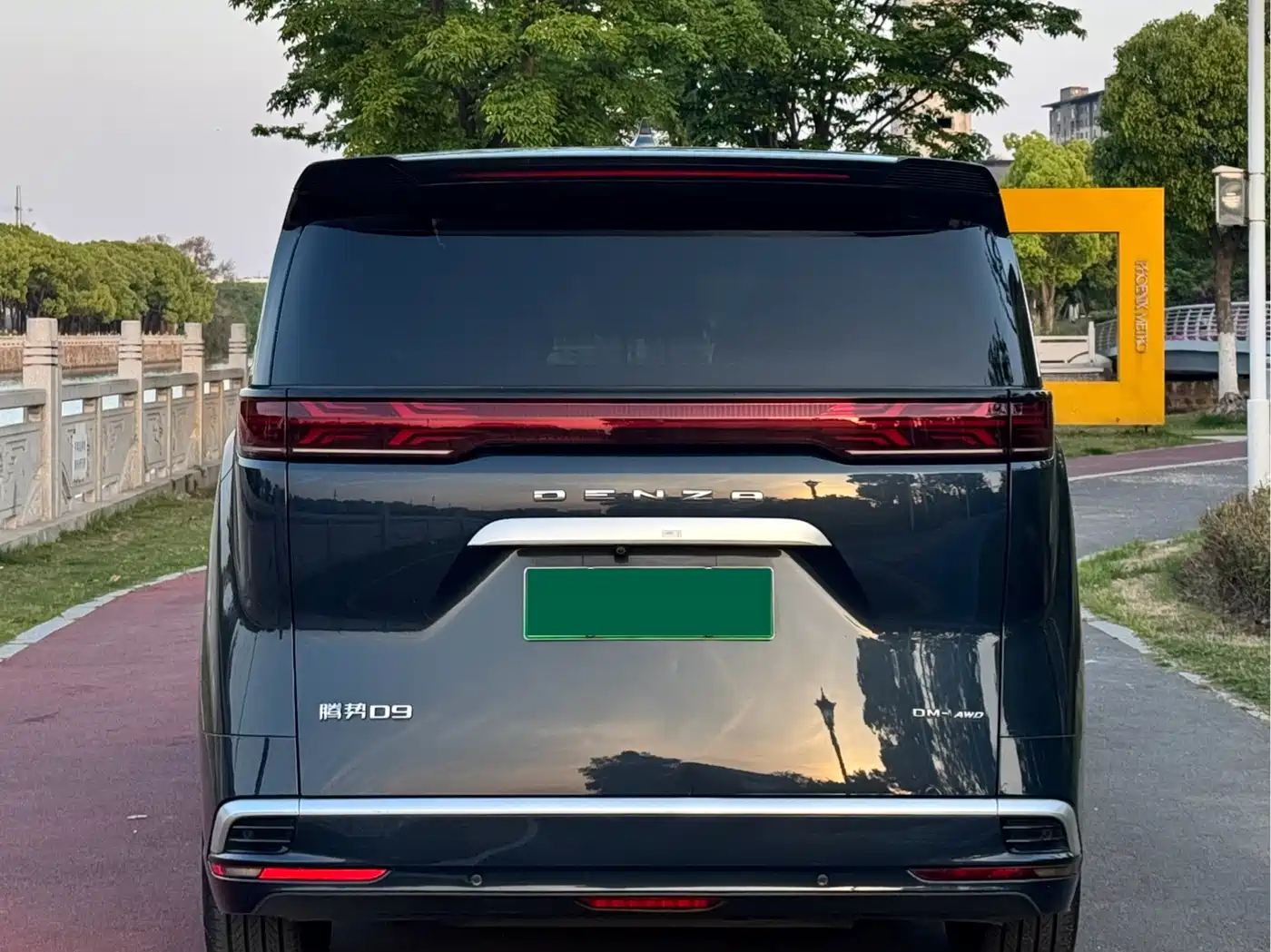 Denza D9 2022 DM-i 970 AWD Flagship фото 8