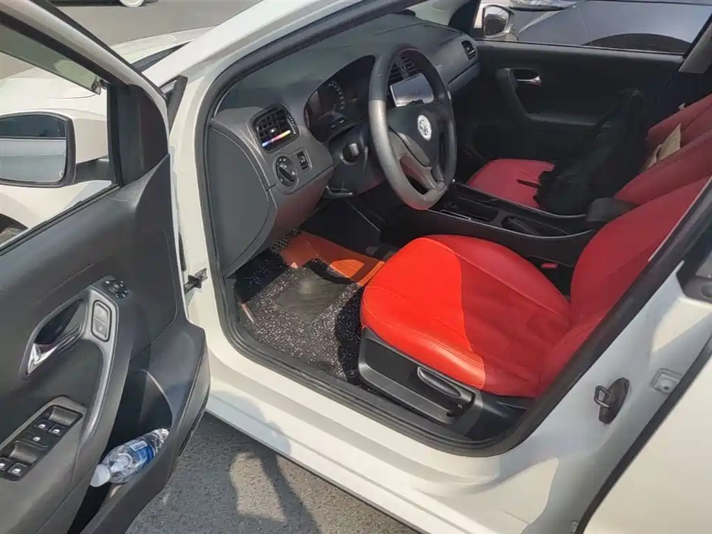 Volkswagen Polo 2016 1.4L Automatic Trend фото 23
